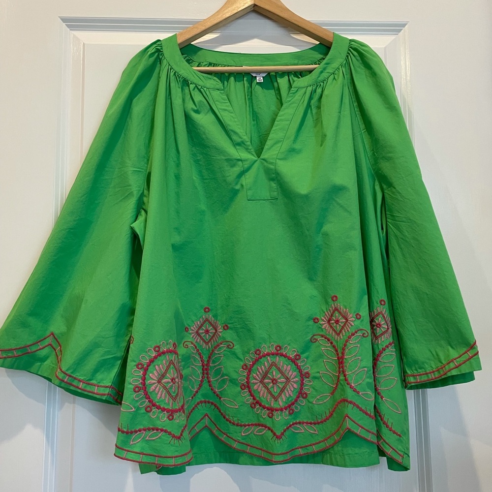 Crown & Ivy Curvy Women’s Top with Scalloped Hem